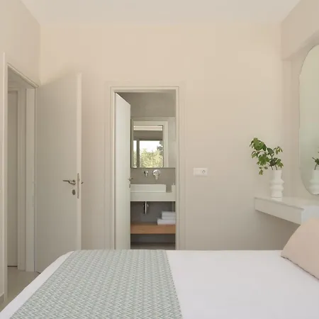 Reflection Villa, Heated Pool & Absolute Seclusion, By Thinkvilla