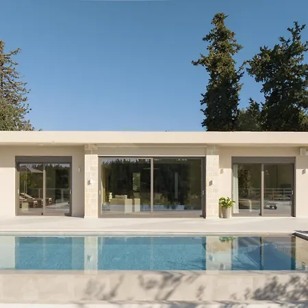 Reflection Villa, Heated Pool & Absolute Seclusion, By Thinkvilla