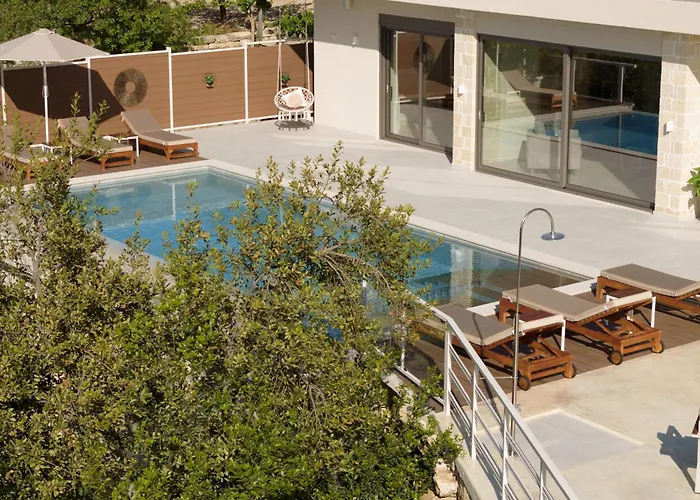 Reflection Villa, Heated Pool & Absolute Seclusion, By Thinkvilla La Canea