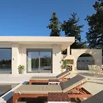 Reflection Villa, Heated Pool & Absolute Seclusion, By Thinkvilla *