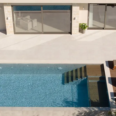 Reflection Villa, Heated Pool & Absolute Seclusion, By Thinkvilla Вілла *